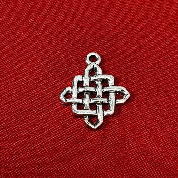 Antique Silver Tone Celtic Knot Charm Pendant - Picture 3 of 4